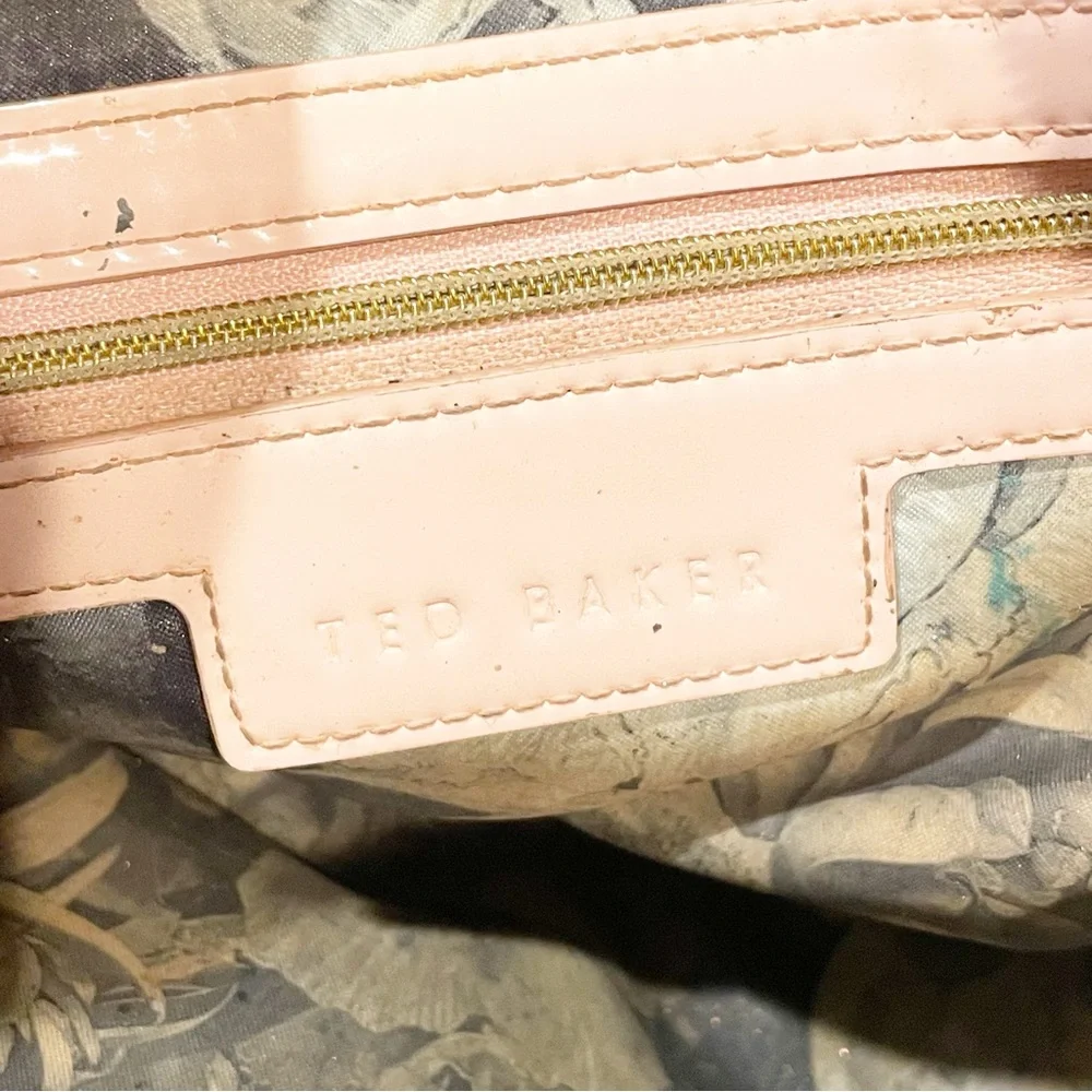 Ted Baker Leola Makeup Cosmetic/Travel Bag‎ Floral Vinyl Zip Closure